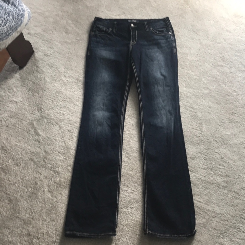 Long, tall Jeans, cool design on back pockets